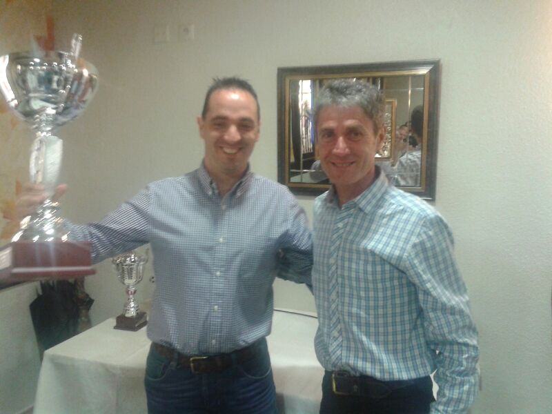 Concluye la Kideen Artean con la entrega de trofeos, en la cual el Premio Principe de Asturias de los Deportes 1997 Martín Fiz, entregó el  trofeo de Campeón de Liga y de Copa al club Lagun Artean. 